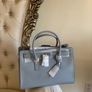 Gorgeous Michael kors handbag